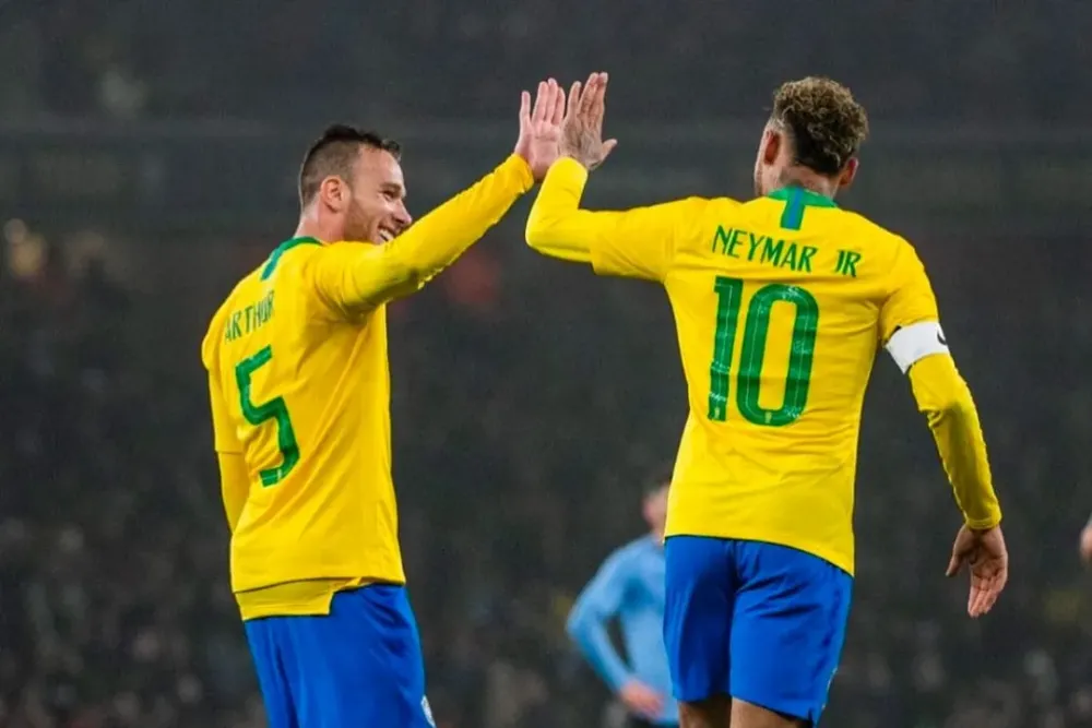 Neymar pede e Santos prepara proposta por ex-Barcelona
