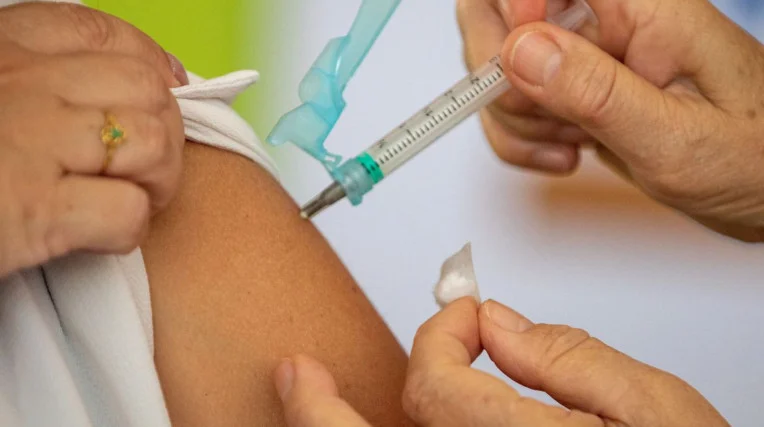 Vacinas de rotina são disponibilizadas em 35 unidades de saúde de Camaçari