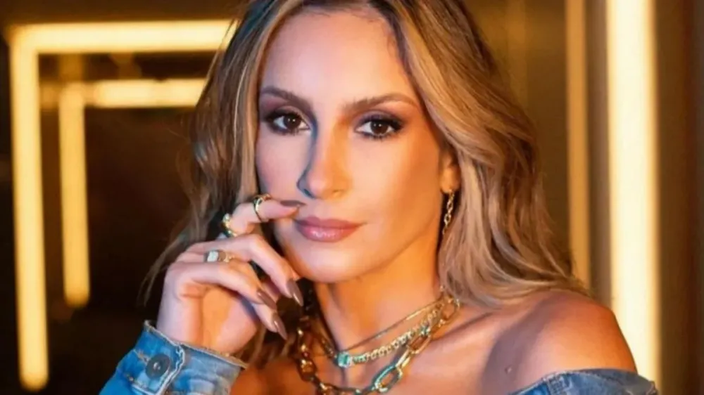 Claudia Leitte responde a críticas sobre sua baianidade: “Minha veia corre dendê”