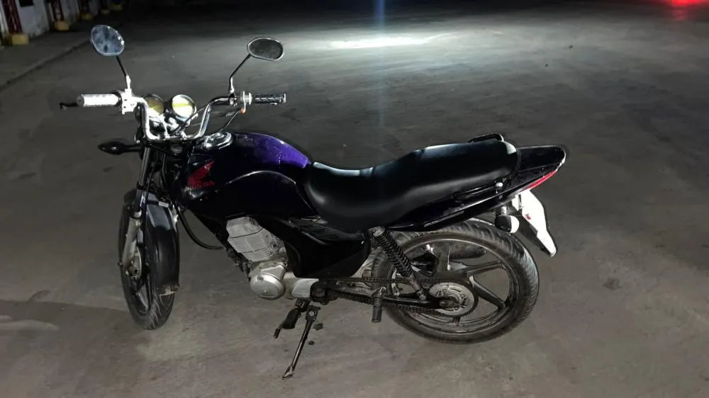 Polícia apreende moto irregular em Dias d'Ávila