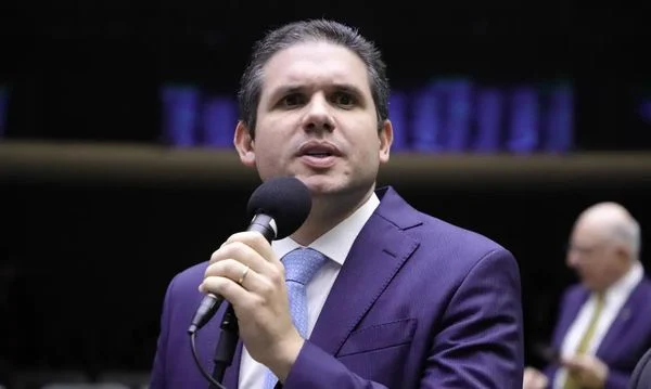 Hugo Motta diz que anistia ao 8/1 será discutida em reunião entre líderes da Câmara