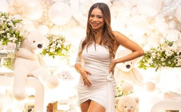Lexa e mãe se desesperam e pedem orações para bebê: “Eu imploro”