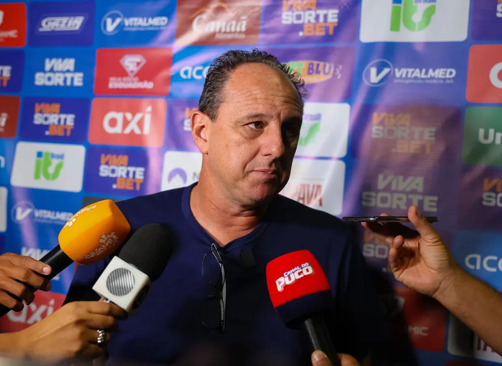 Ceni reclama de gramado e admite atuação abaixo: “A gente caiu um pouco”
