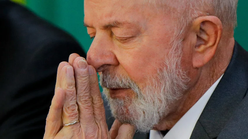 Crescimento dos evangélicos ameaça reeleição de Lula, diz estudo 