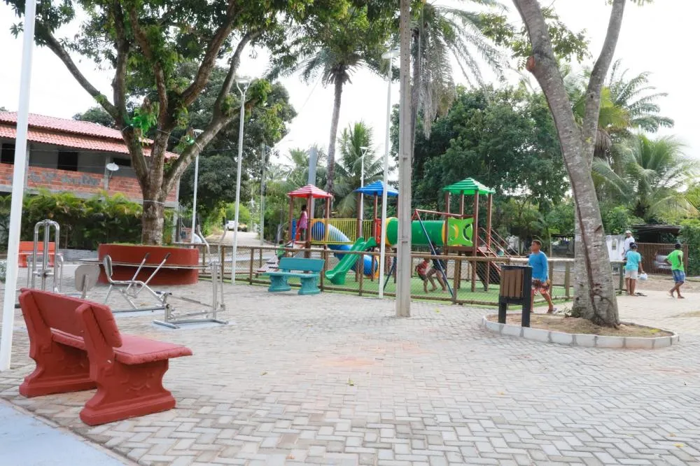 Comunidade da Tapera ganha nova praça com parque infantil e academia ao ar livre