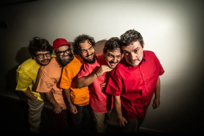 Banda Mombojó faz show em homenagem a Alceu Valença em Salvador