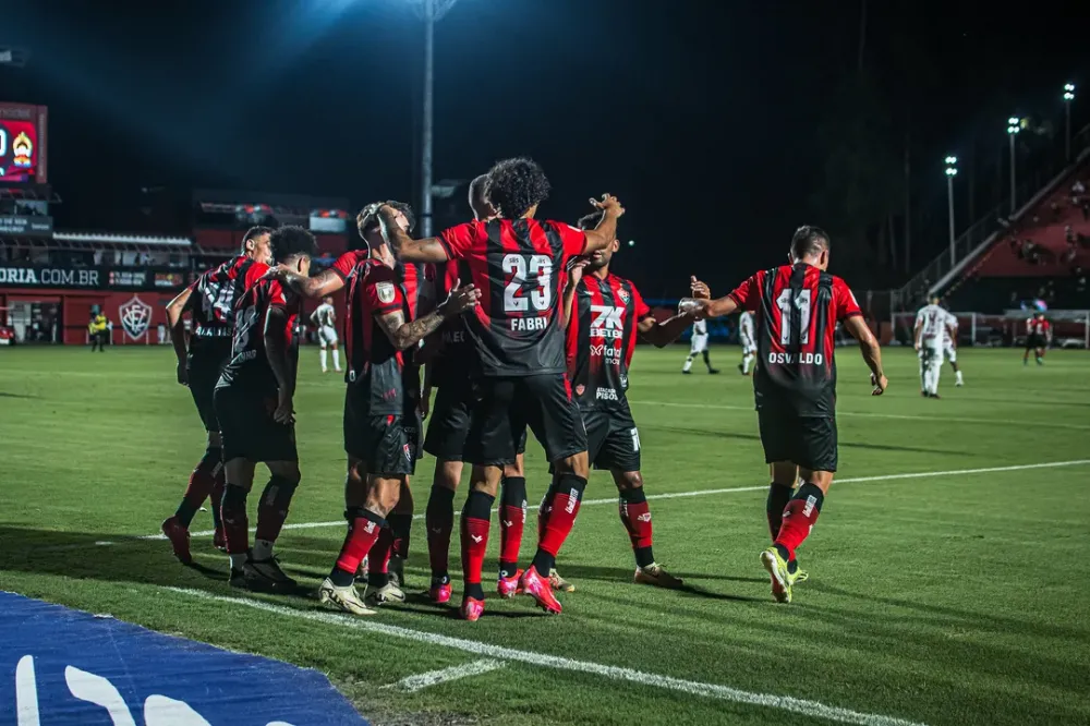 Invicto na temporada, Vitória mira liderança do Nordestão