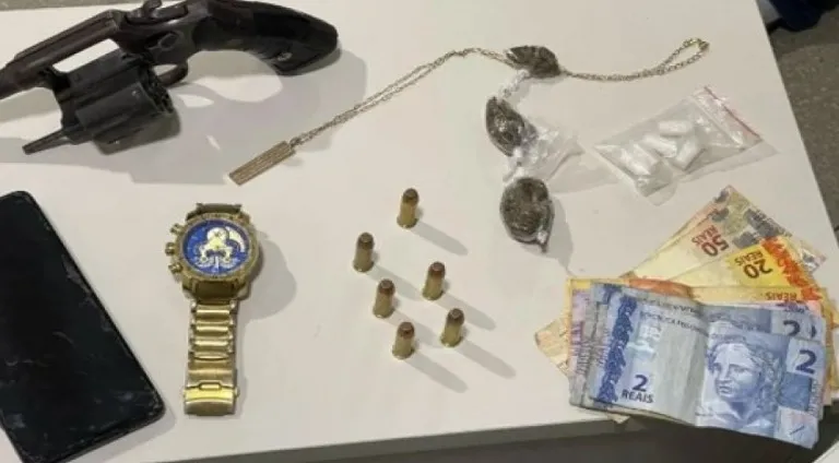 Menor é apreendido por porte de arma e drogas em Camaçari