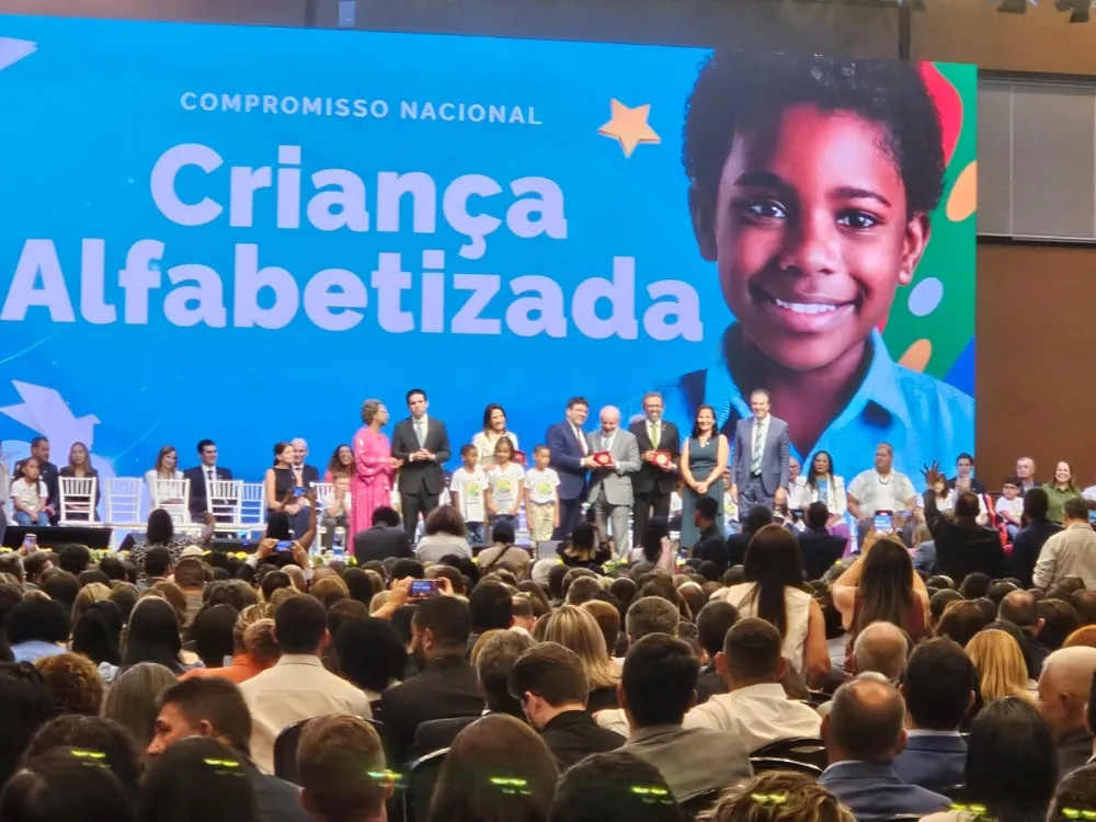 Pojuca recebe Selo Ouro por avanço na alfabetização infantil