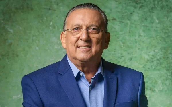 Galvão Bueno assina com a Band e volta à emissora após 44 anos