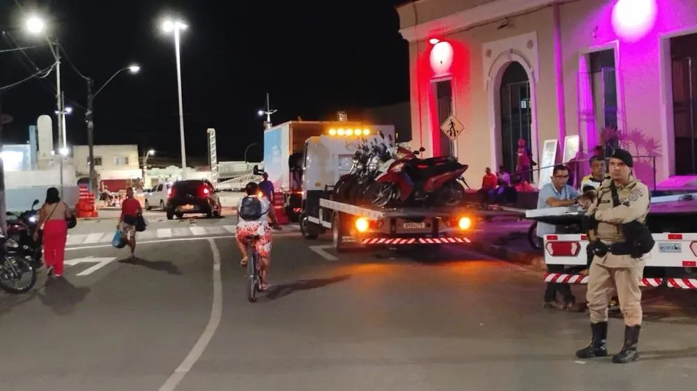 Esquadrão Águia realiza operação e motocicletas são removidas em Mata de São João 