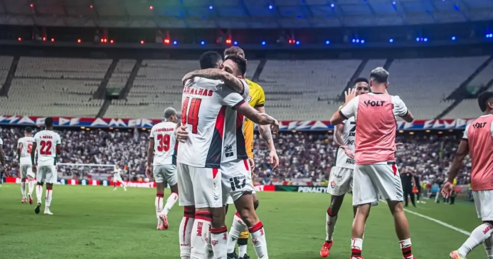 Vitória vence de virada o Fortaleza e assume liderança do Grupo A na Copa do Nordeste
