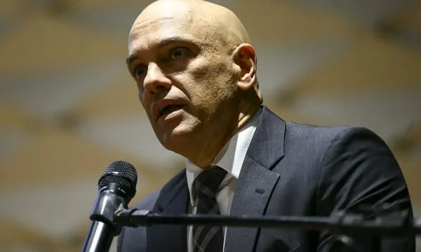 Alexandre de Moraes manda suspender Rumble no Brasil; entenda
