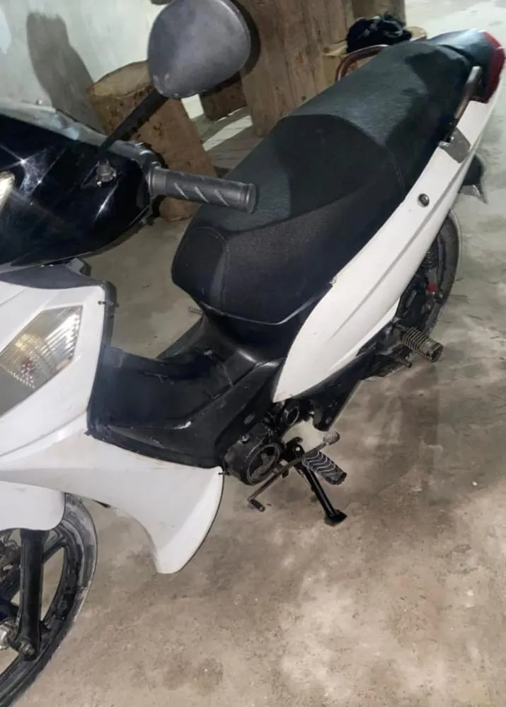 Empresária tem moto roubada no centro de Dias d’Ávila na tarde do sábado 