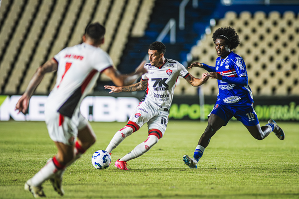 Vitória sofre diante do Maranhão, mas se classifica com mais um gol de Baralhas