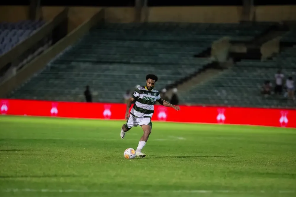 Meia do Altos-PI mira jogo contra o Vitória em confronto no Barradão