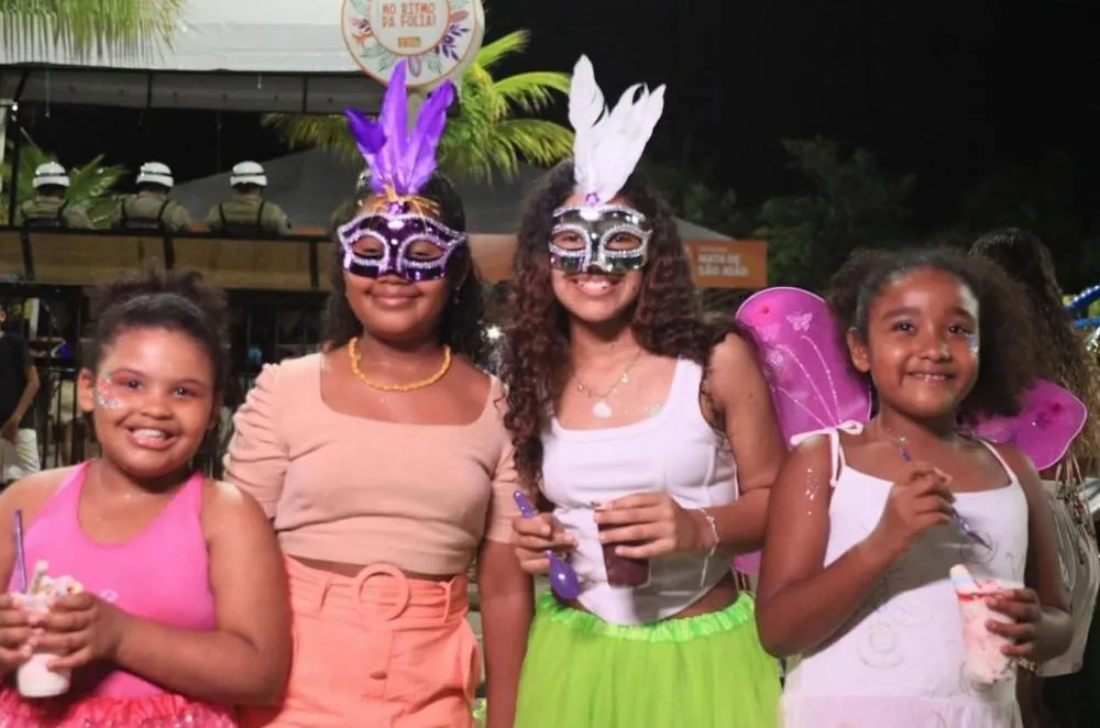 Carnaval do litoral matense atrai turistas com festa segura e tradicional