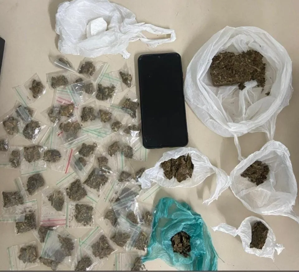 Suspeito de tráfico é preso pela PM em Camaçari
