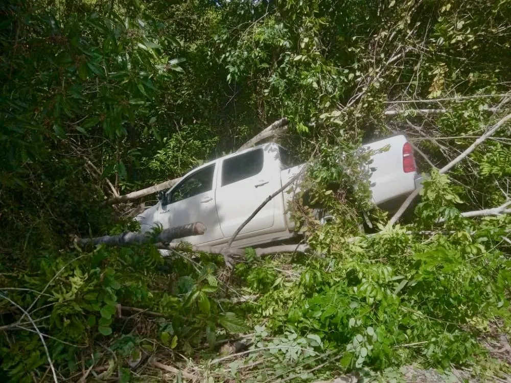 Veículo capota em ribanceira após derrapar em pista com óleo na BA-505