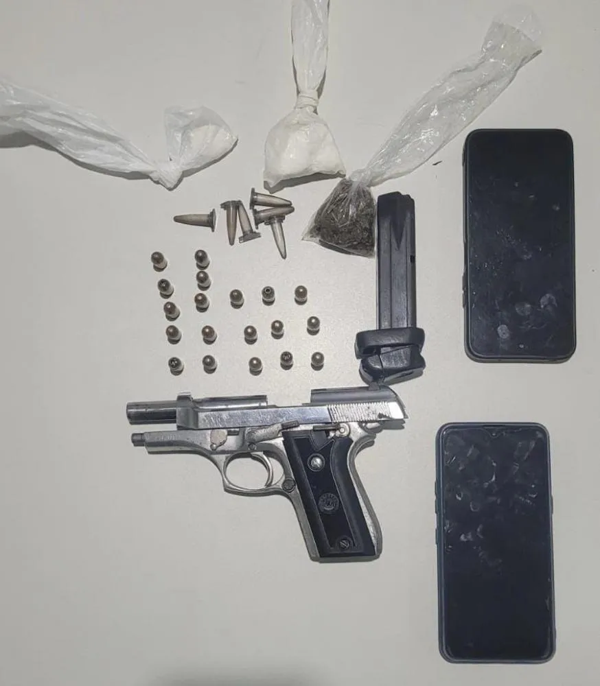 Suspeito de tráfico são presos pela PM com arma de fogo em Camaçari