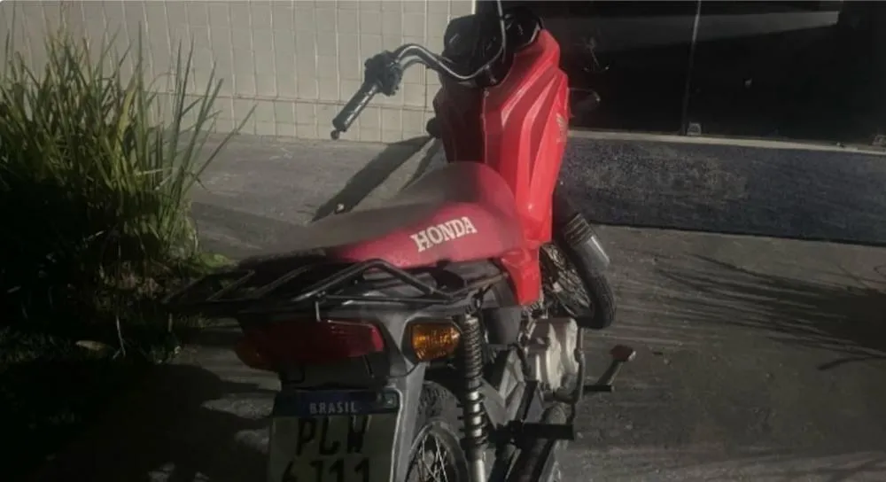PM prende dupla com moto roubada no bairro Verdes Horizontes 