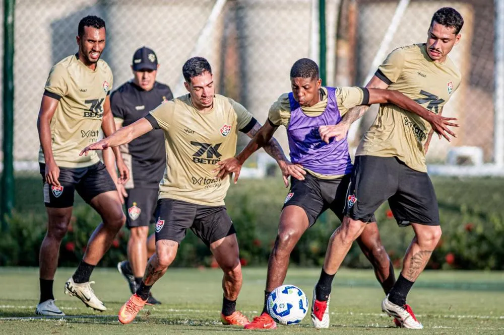 Vitória inicia preparação para mais uma semana com compromissos decisivos