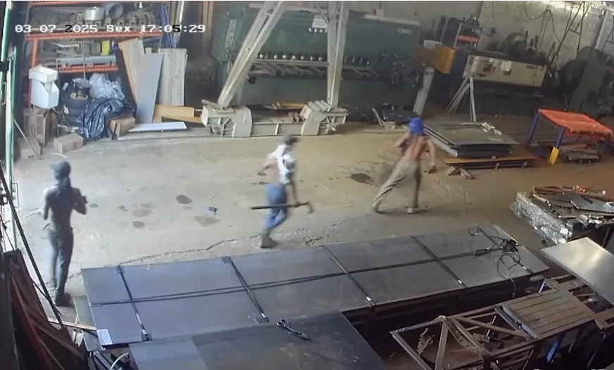 Grupo invade fábrica no CIA rouba e agride funcionários