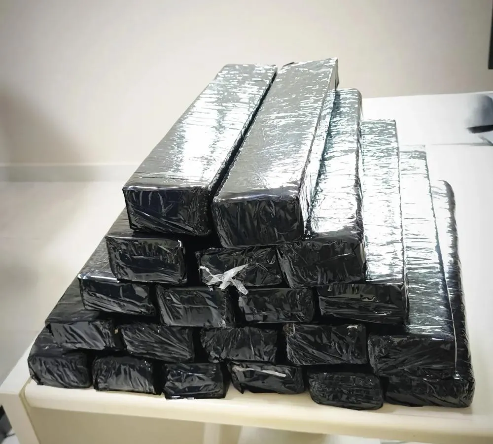 Homem é preso conduzindo 14 kg de maconha em carro no sudoeste da Bahia