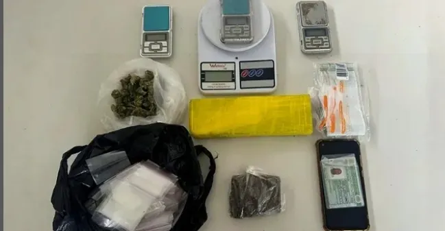 Traficante é preso e drogas são apreendidas em Dias d'Ávila