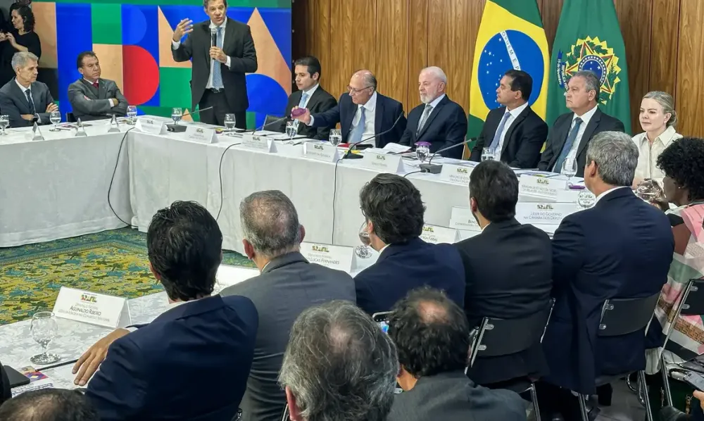 Lula propõe ao Congresso dar isenção de Imposto de Renda para quem ganha até R$ 5 mil