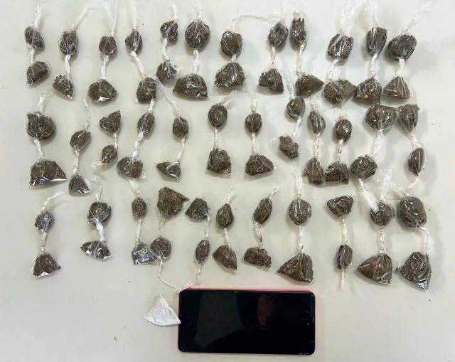 Polícia apreende drogas e prende suspeito de tráfico em Dias d'Ávila