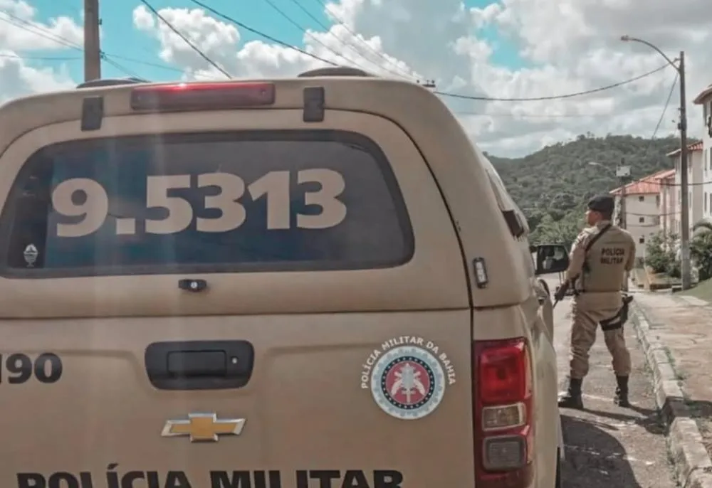 PM apreende dois adolescentes com simulacro de arma de fogo praticando roubos no Centro