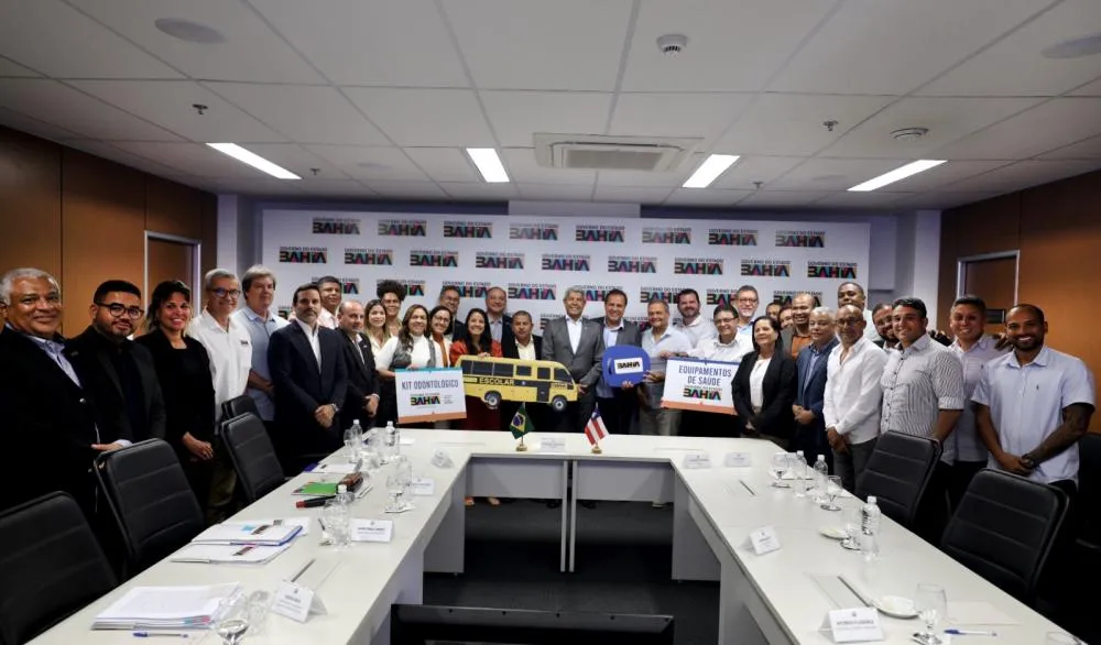 Governador entrega ambulância e ônibus escolar e anuncia novos investimentos para Pojuca