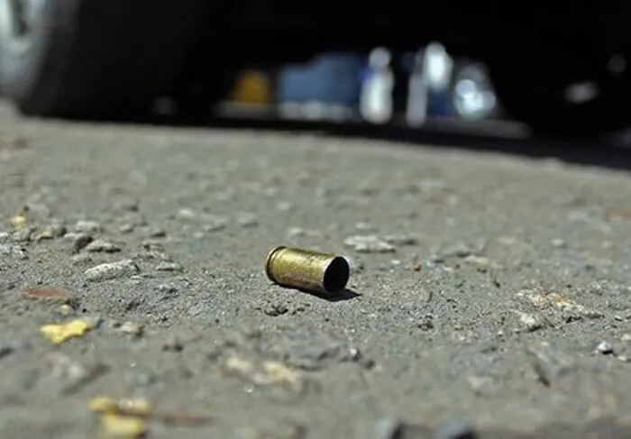 Cerca de vinte suspeitos atiram em vítima na frente de familiares em Dias d’Ávila