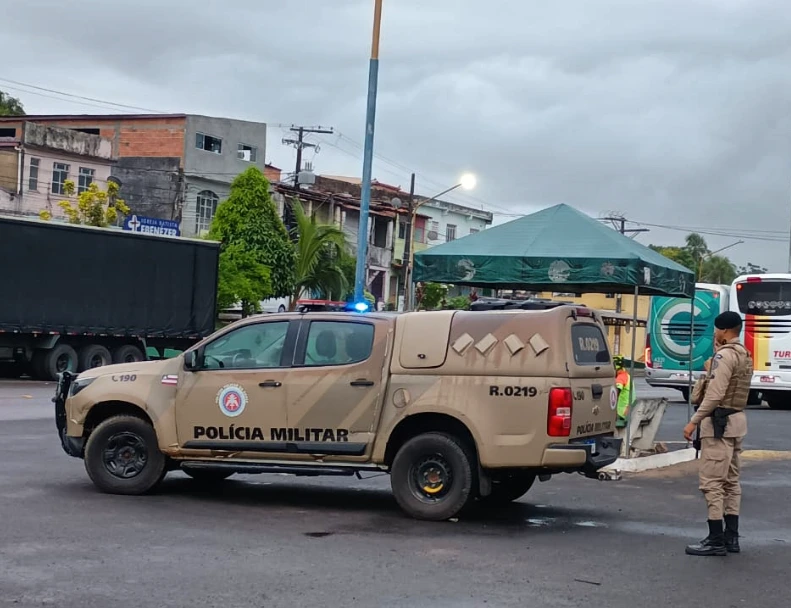 Mulher é agredida pelo companheiro no meio da rua em Pojuca