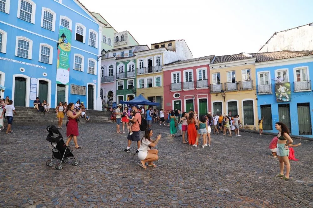 Bahia fecha alta temporada com movimentação turística histórica 