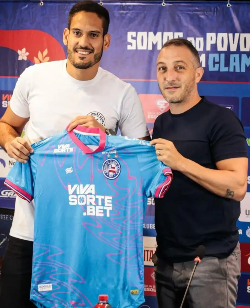 Ceni, concorrência e maturidade: confira a apresentação do goleiro Ronaldo