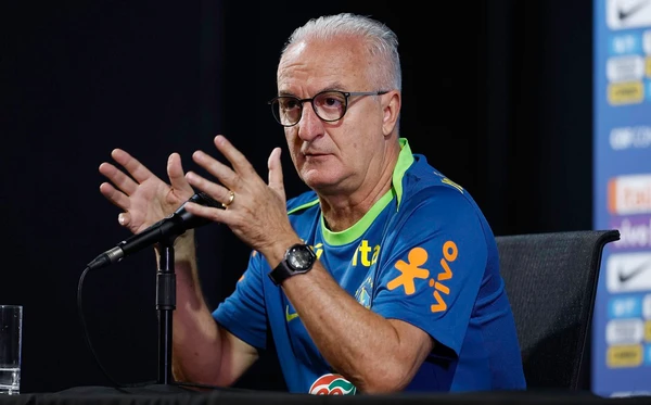 Após goleada, Dorival Júnior é convocado para reunião na CBF
