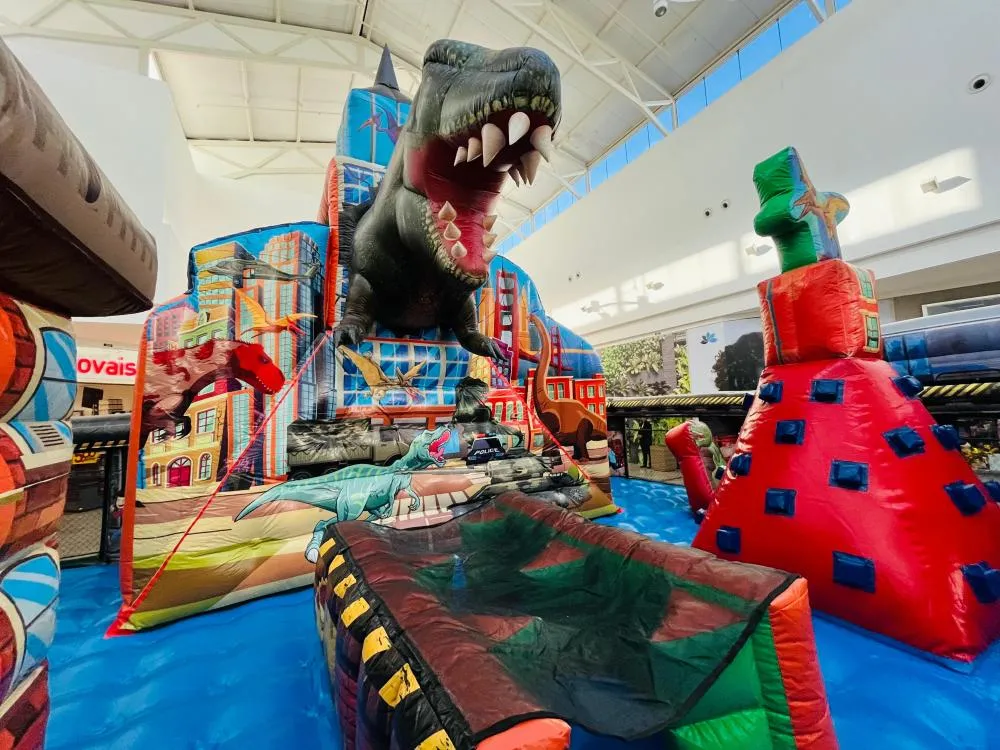 Parque temático Villa Jurássica retorna ao Boulevard Camaçari para uma nova temporada de aventura