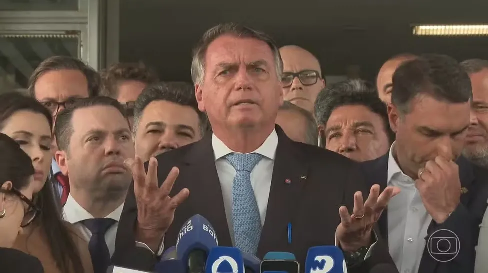 Moraes arquiva investigação sobre Bolsonaro no caso da fraude no cartão de vacina