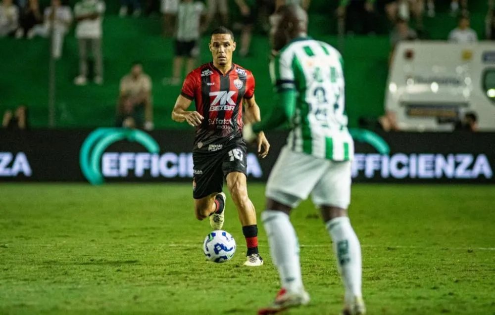 Com falhas defensivas, Vitória perde para o Juventude em estreia pelo Campeonato Brasileiro 2025