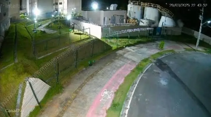 Estação de tratamento de esgoto desaba em condomínio de Lauro de Freitas