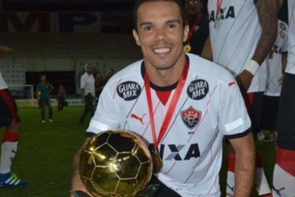 Morre aos 41 anos Leandro Domingues, ídolo do Vitória