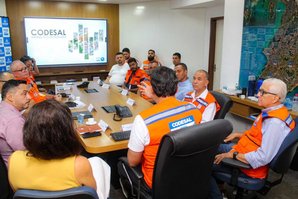 Dias d’Ávila discute parceria para fortalecer Defesa Civil na RMS