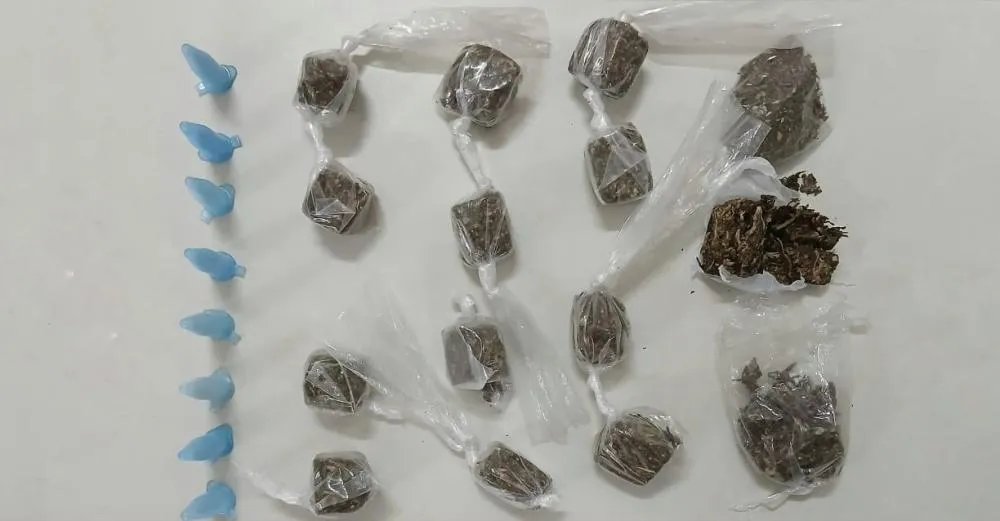 Drogas são apreendidas durante fuga de traficante em Dias d’Ávila 