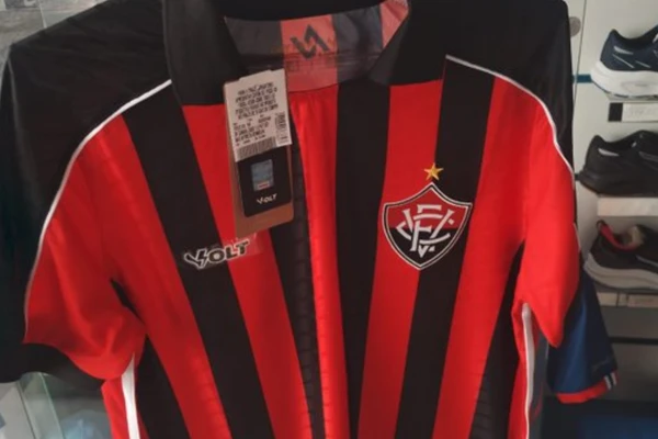 Vaza suposto novo modelo de camisa do Vitória para 2025