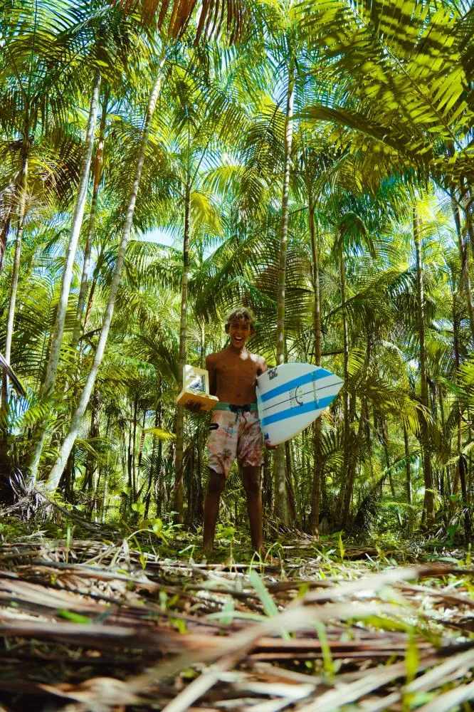 Surfista matense Davi Lucca conquista recorde ao surfar a 'pororoca' aos 10 Anos