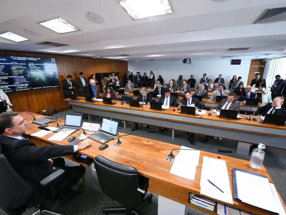 Comissão do Senado aprova porte de arma para advogados