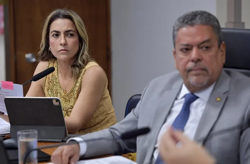 CPI das Bets ouve influenciadora Deolane Bezerra nesta quinta 