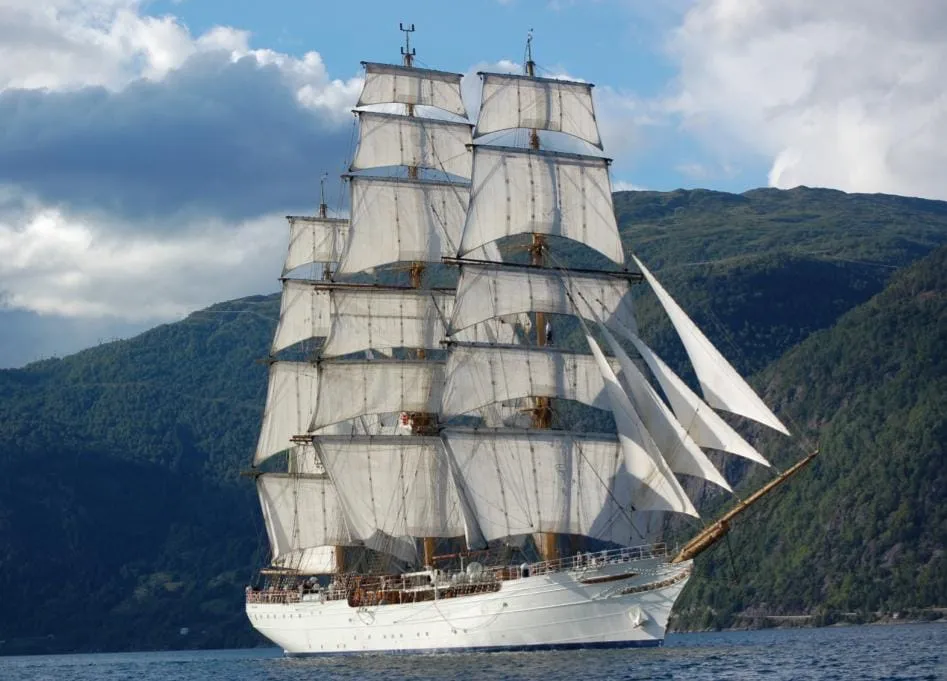 “Cisne Branco”: Navio-Veleiro que vai para Sibéria chega em Salvador